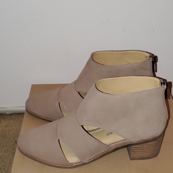 Bootie - Picture 4 of 6